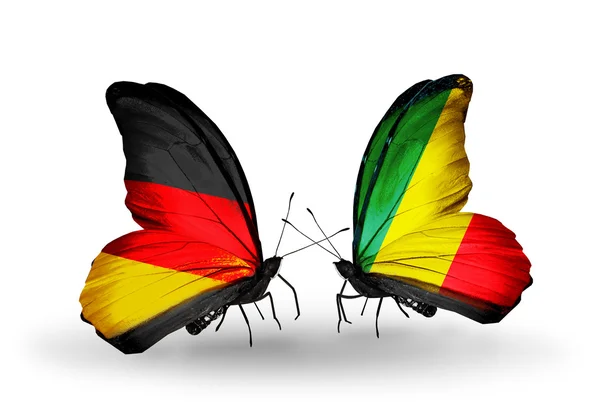 Due farfalle con bandiere sulle ali come simbolo delle relazioni Germania e Kongo — Foto Stock