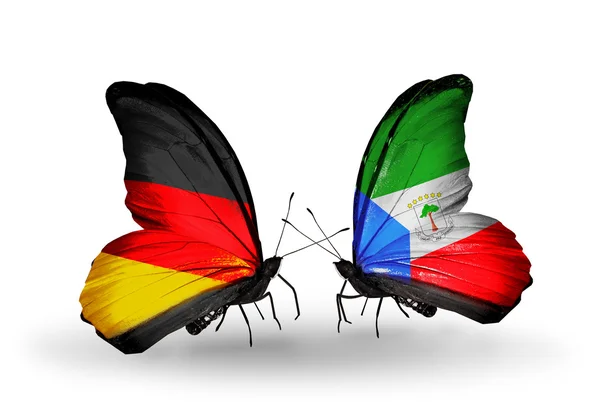 Dos mariposas con banderas en alas como símbolo de relaciones Alemania y Guinea Ecuatorial — Foto de Stock