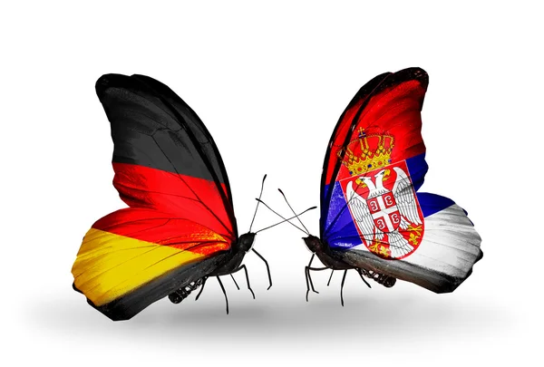 Dos mariposas con banderas en alas como símbolo de relaciones Alemania y Serbia — Foto de Stock