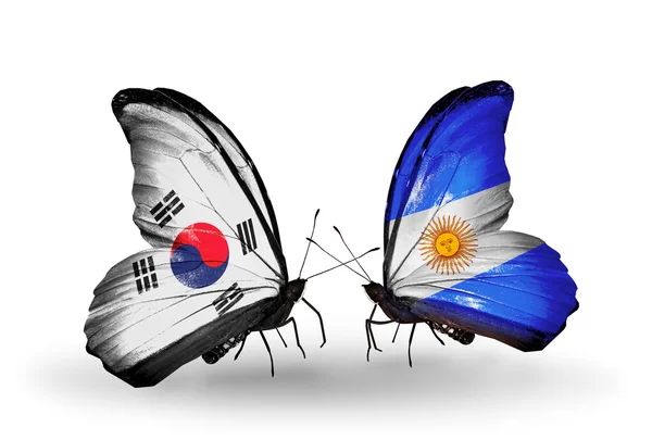 Dos mariposas con banderas en alas como símbolo de relaciones Corea del Sur y Argentina —  Fotos de Stock