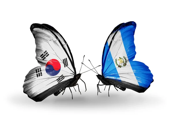 Dos mariposas con banderas en alas como símbolo de relaciones Corea del Sur y Guatemala —  Fotos de Stock