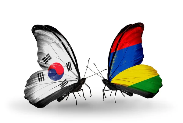 Two butterflies with flags on wings as symbol of relations South Korea and Mauritius — Stock Photo, Image