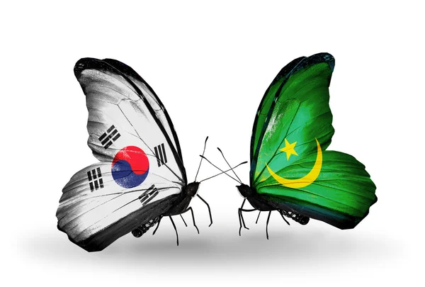 Twee vlinders met vlaggen op vleugels als symbool van de betrekkingen, Zuid-korea en Mauritanië — Stockfoto