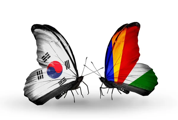 Dos mariposas con banderas en alas como símbolo de relaciones Corea del Sur y Seychelles —  Fotos de Stock