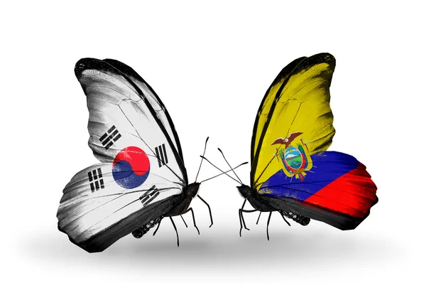 Twee vlinders met vlaggen op vleugels als symbool van de betrekkingen, Zuid-korea en ecuador — Stockfoto