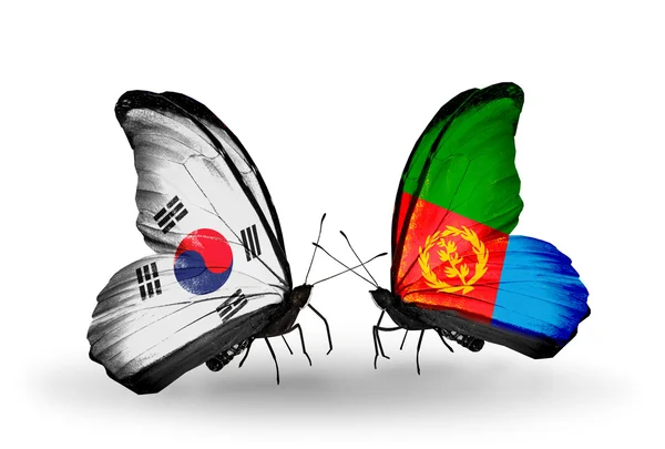 Dua kupu-kupu dengan bendera di sayap sebagai simbol hubungan Korea Selatan dan Eritrea — Stok Foto