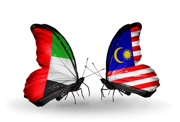 Duas borboletas com bandeiras nas asas como símbolo das relações Emirados Árabes Unidos e Malásia — Fotografia de Stock