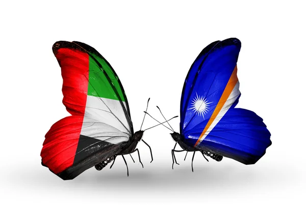 Dos mariposas con banderas en alas como símbolo de relaciones Emiratos Árabes Unidos e Islas Marshall —  Fotos de Stock