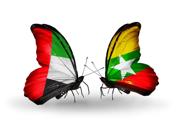 Deux papillons avec des drapeaux sur les ailes comme symbole des relations EAU et Myanmar — Photo