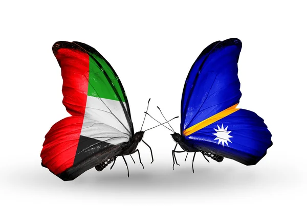 Dwa motyle z flagami na skrzydłach jako symbol Zjednoczonych Emiratów Arabskich stosunków i nauru — Zdjęcie stockowe