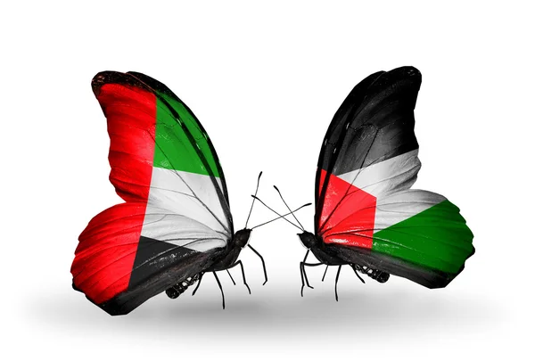 Twee vlinders met vlaggen op vleugels als symbool van betrekkingen uae en Palestina — Stockfoto