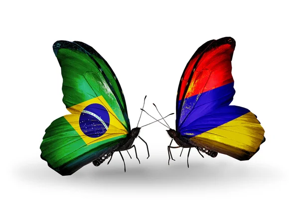 Dos mariposas con banderas en alas como símbolo de relaciones Brasil y Armenia — Foto de Stock