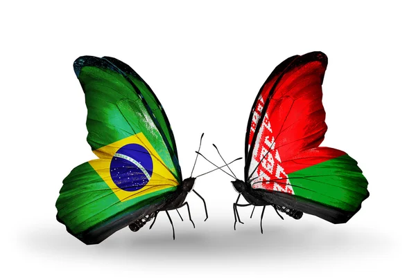 Dos mariposas con banderas en alas como símbolo de relaciones Brasil y Bielorrusia — Foto de Stock