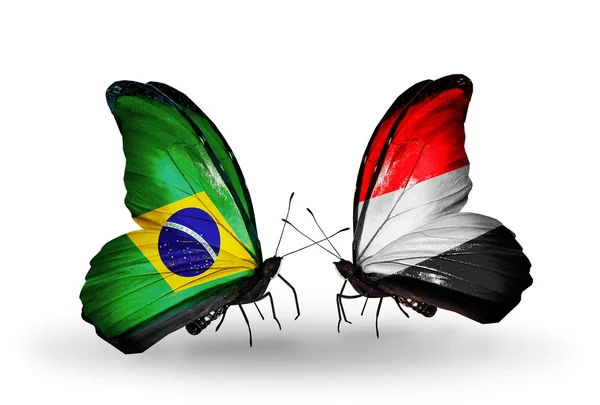 Dwa motyle z flagami na skrzydłach jako symbol stosunków Brazylia i Jemenu — Zdjęcie stockowe