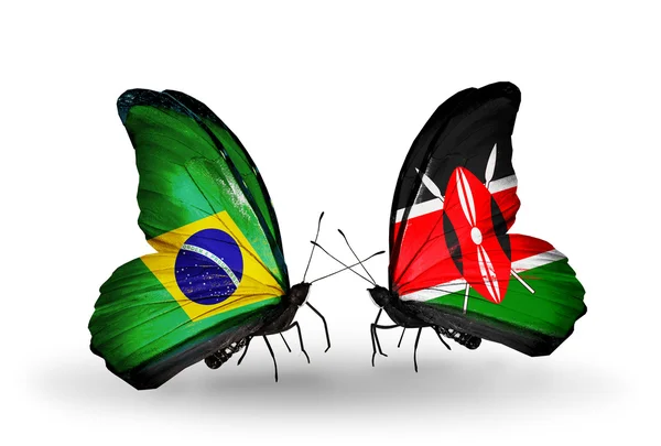 Две бабочки с флагами на крыльях как символ отношений Бразилии и Кении — стоковое фото