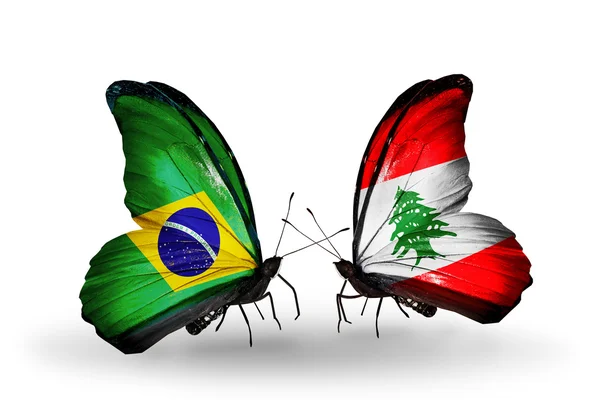 Zwei Schmetterlinge mit Flaggen auf Flügeln als Symbol der Beziehungen zwischen Brasilien und dem Libanon — Stockfoto