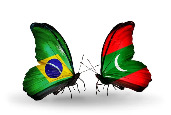 Dwa motyle z flagami na skrzydłach jako symbol stosunków Brazylia i Malediwy — Zdjęcie stockowe