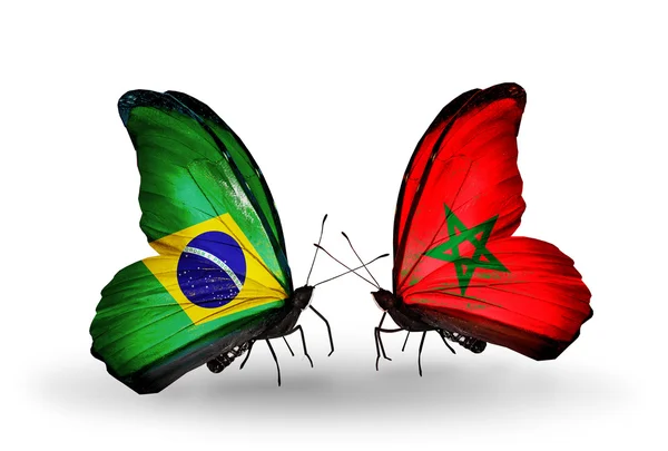 Dos mariposas con banderas en alas como símbolo de relaciones Brasil y Marruecos — Foto de Stock