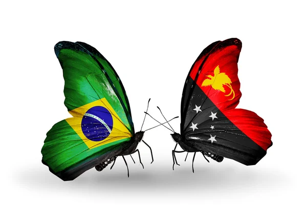 Dwa motyle z flagami na skrzydłach jako symbol stosunków Brazylia i Papua-Nowa Gwinea — Zdjęcie stockowe