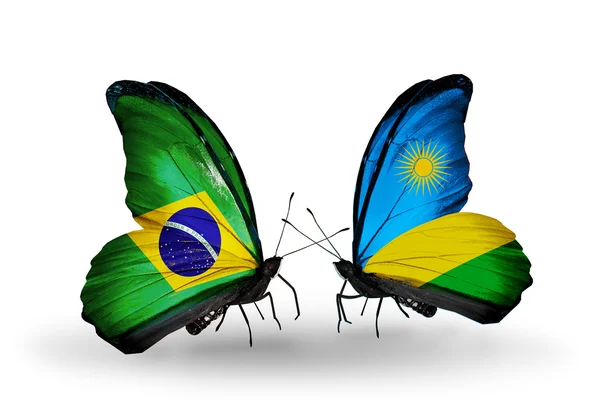 Dos mariposas con banderas en alas como símbolo de relaciones Brasil y Ruanda — Foto de Stock