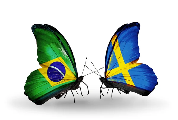 Twee vlinders met vlaggen op vleugels als symbool van de betrekkingen, Brazilië en Zweden — Stockfoto