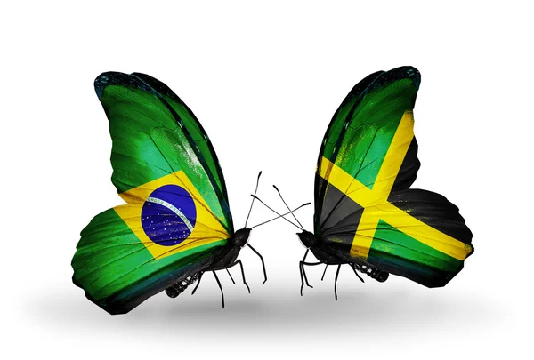 Twee vlinders met vlaggen op vleugels als symbool van relaties Brazilië en Jamaica — Stockfoto