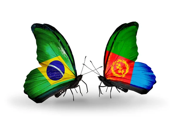 Twee vlinders met vlaggen op vleugels als symbool van de betrekkingen, Brazilië en eritrea — Stockfoto