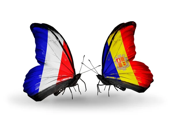 Dos mariposas con banderas en alas como símbolo de relaciones Francia y Andorra — Foto de Stock