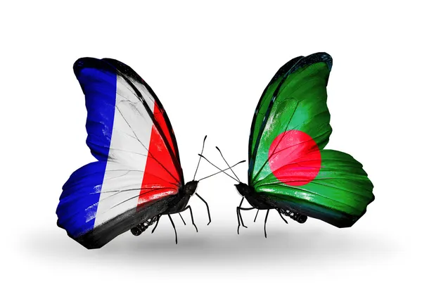 Twee vlinders met vlaggen op vleugels als symbool van betrekkingen Frankrijk en bangladesh — Stockfoto