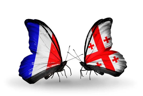 Duas borboletas com bandeiras nas asas como símbolo das relações França e Geórgia — Fotografia de Stock