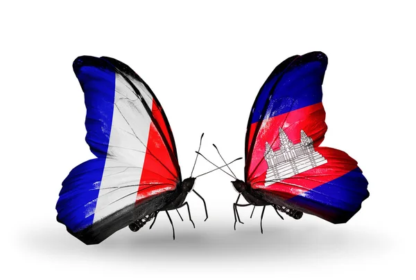 Deux papillons avec des drapeaux sur les ailes comme symbole des relations France et Cambodge — Photo