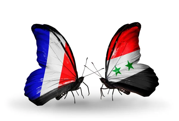Twee vlinders met vlaggen op vleugels als symbool van betrekkingen Frankrijk en Syrië — Stockfoto