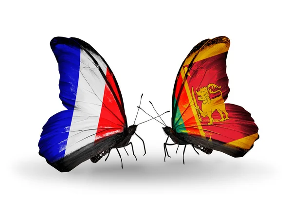 Due farfalle con bandiere sulle ali come simbolo delle relazioni Francia e Sri Lanka — Foto Stock