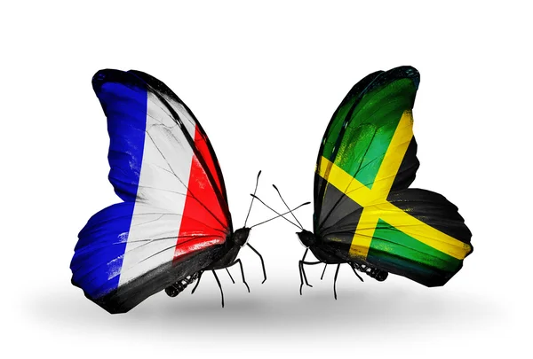 Dos mariposas con banderas en alas como símbolo de relaciones Francia y Jamaica — Foto de Stock