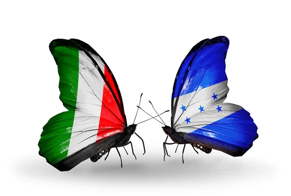 Dos mariposas con banderas en alas como símbolo de relaciones Italia y Honduras — Foto de Stock