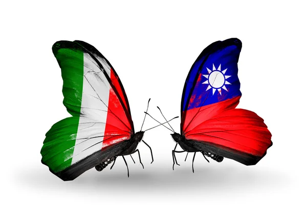 Deux papillons avec des drapeaux sur les ailes comme symbole des relations Italie et Taiwan — Photo