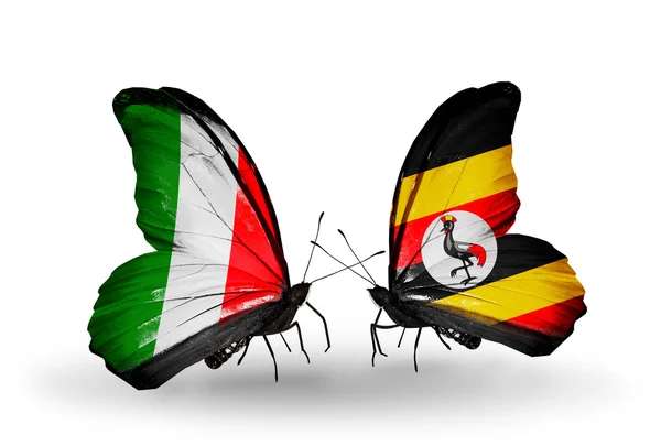 Dva motýli s příznaky na křídlech jako symbol vztahů Itálie a Ugandy — Stock fotografie