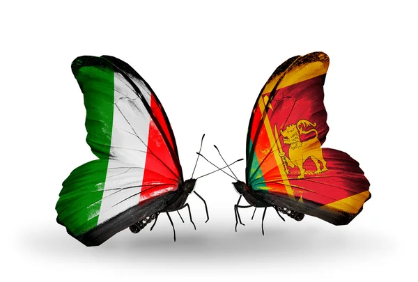 Due farfalle con bandiere sulle ali come simbolo delle relazioni Italia e Sri Lanka — Foto Stock