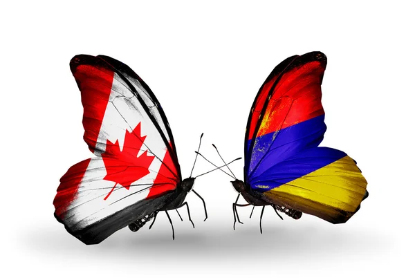 Due farfalle con bandiere sulle ali come simbolo delle relazioni Canada e Armenia — Foto Stock