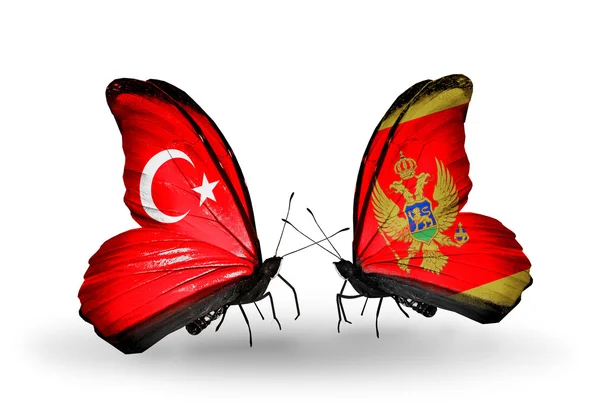 Twee vlinders met vlaggen op vleugels als symbool van betrekkingen Turkije en montenegro — Stockfoto