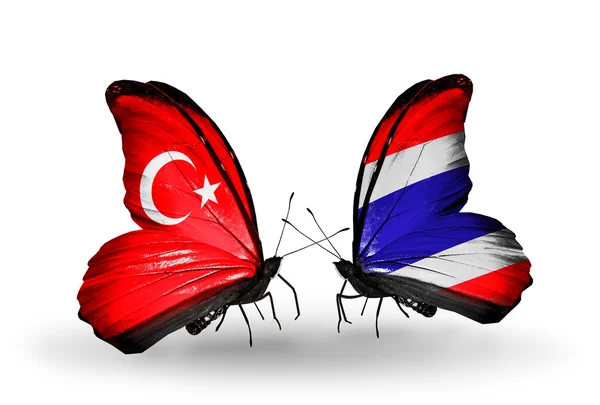 Dva motýli s příznaky na křídlech jako symbol vztahy Turecka a Thajsko — Stock fotografie