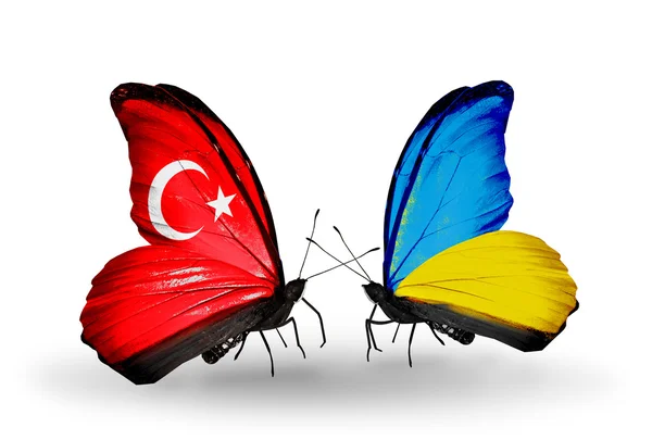 Twee vlinders met vlaggen op vleugels als symbool van betrekkingen Turkije en Oekraïne — Stockfoto