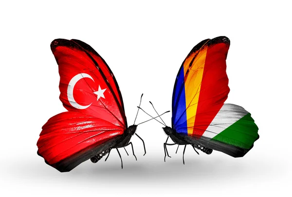 Dwa motyle z flagami na skrzydłach jako symbol Turcja stosunków i Seszele — Zdjęcie stockowe