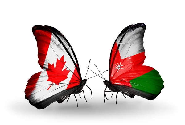 Dos mariposas con banderas en alas como símbolo de relaciones Canadá y Omán — Foto de Stock