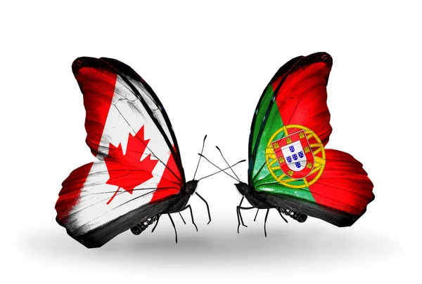 Dos mariposas con banderas en alas como símbolo de relaciones Canadá y Portugal — Foto de Stock