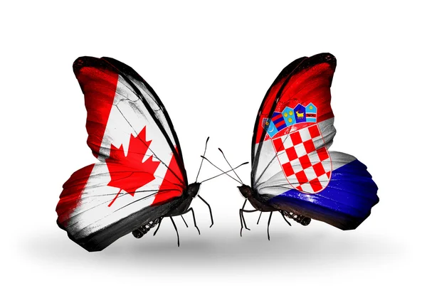 Dva motýli s příznaky na křídlech jako symbol vztahů, Kanada a Chorvatsko — Stock fotografie