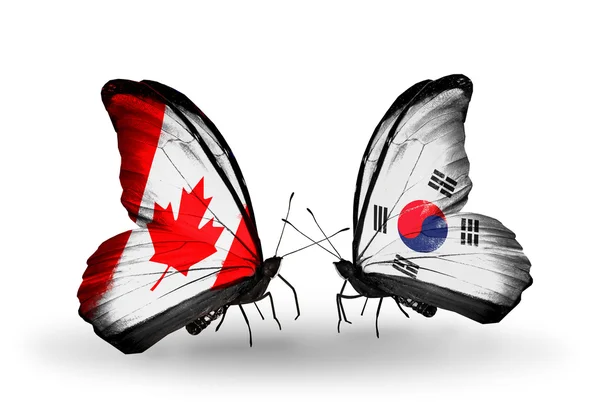 Due farfalle con bandiere sulle ali come simbolo delle relazioni Canada e Corea del Sud — Foto Stock