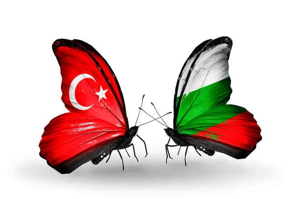 Twee vlinders met vlaggen op vleugels als symbool van betrekkingen Turkije en Bulgarije — Stockfoto