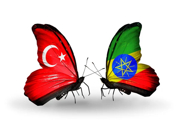 Duas borboletas com bandeiras em asas como símbolo das relações Turquia e Etiópia — Fotografia de Stock