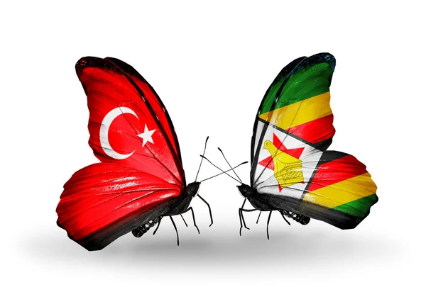 Zwei Schmetterlinge mit Flaggen auf Flügeln als Symbol der Beziehungen zwischen der Türkei und Simbabwe — Stockfoto
